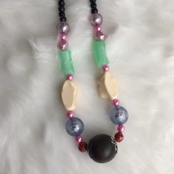 New Beverly Hills Colorful Green White Beaded Necklace. Women's Fashion