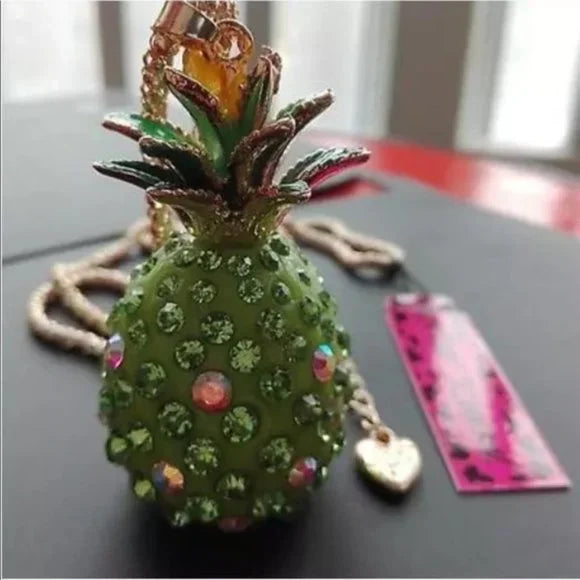 NWT Pineapple 🍍 Crystal Rhinestone Necklace Charm Pendant Fashion Jewelry