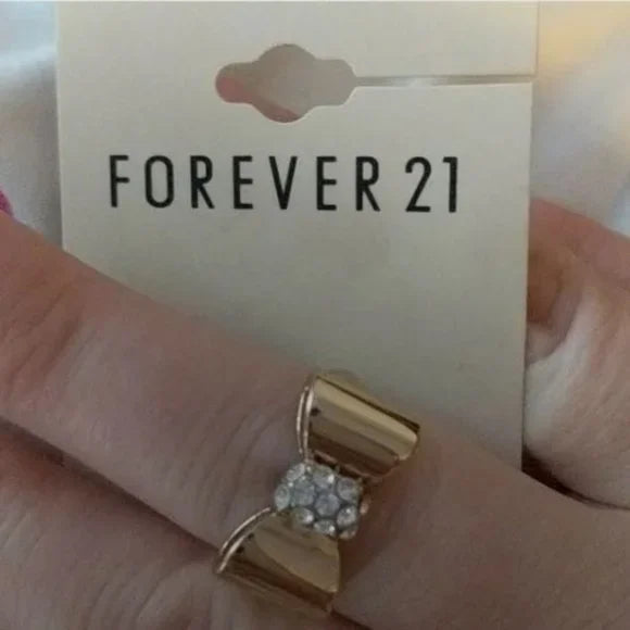 🎉 New 🎉 Forever 21 Gold Bow Costume Ring