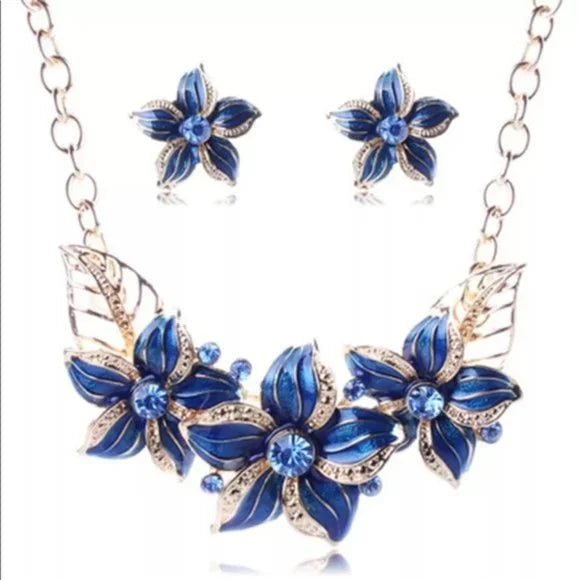 NWT Austrian Flower 🌸 Crystal Necklace Earrings Set. Women's Fashion Jewelry