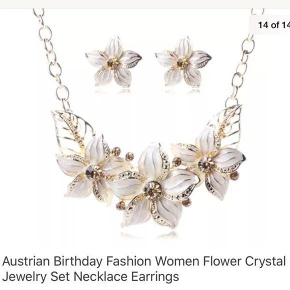 NWT Austrian Flower 🌸 Crystal Necklace Earrings Set. Women's Fashion Jewelry