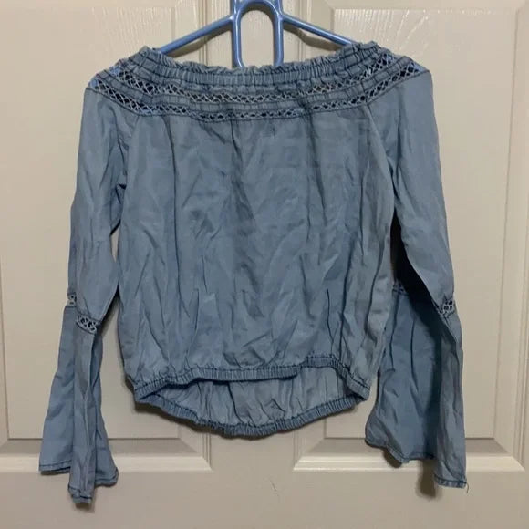 NWT new Casual Chic Walter Baker Blue Blouse Top. Size XS.