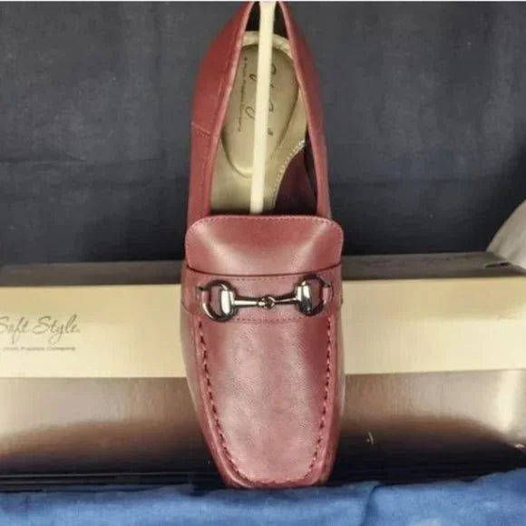 Soft Style a Hush Puppies Company Wine Ginny Slip On with Heel Size 8.