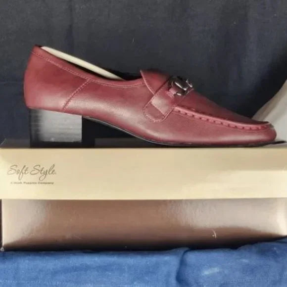 Soft Style a Hush Puppies Company Wine Ginny Slip On with Heel Size 8.