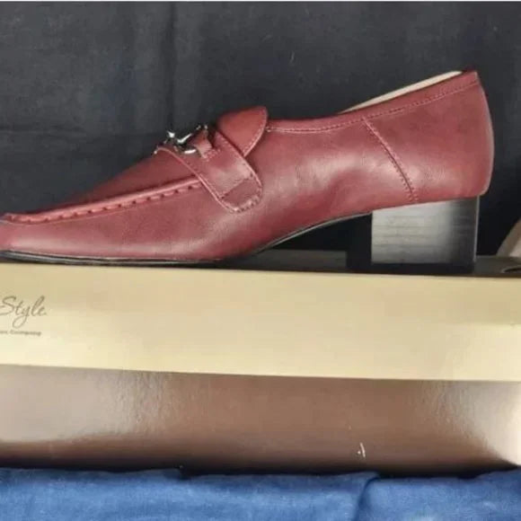 Soft Style a Hush Puppies Company Wine Ginny Slip On with Heel Size 8.