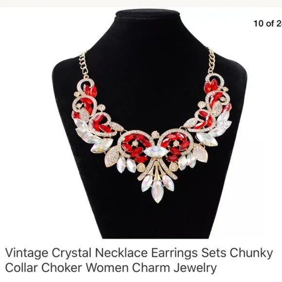 NWT Brand New Very Beautiful Big Chunky Charm Necklace