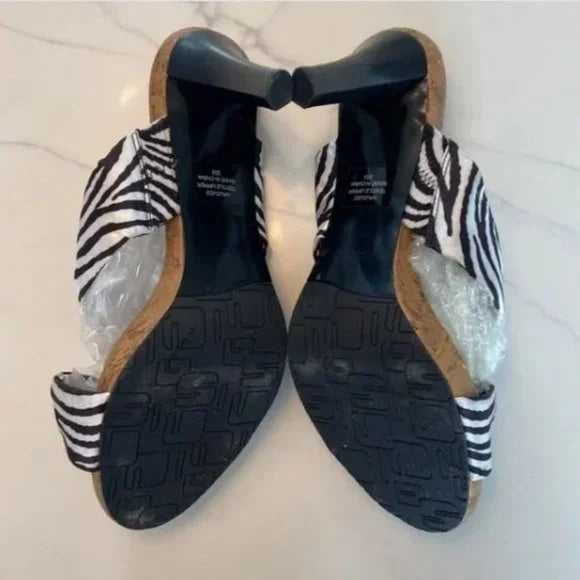 Unisa Size 8 is very cute 🦓 zebra striped heels. Women's Fashion