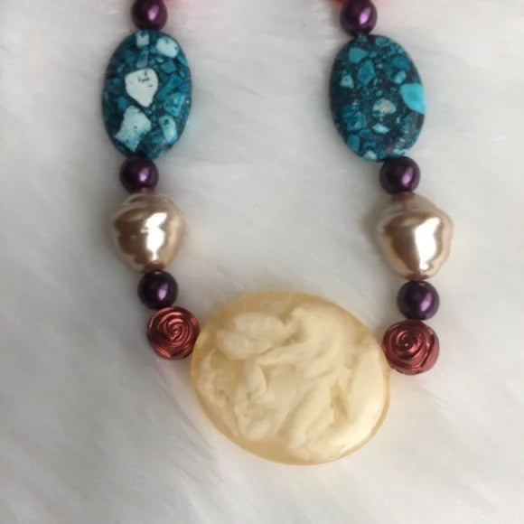 New Beverly Hills Blue White Beaded Necklace. Women's Fashion