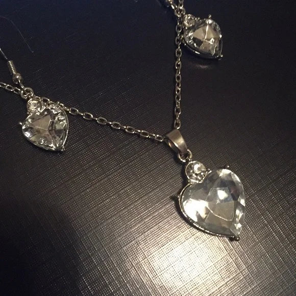NWT White Heart ❤️ Shape Gemstone 💎 Necklace Set. Women's Fashion Jewelry