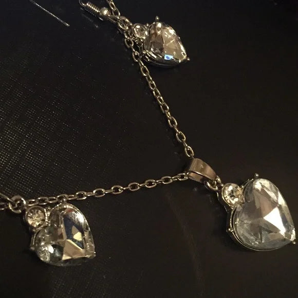 NWT White Heart ❤️ Shape Gemstone 💎 Necklace Set. Women's Fashion Jewelry