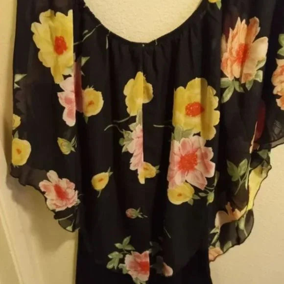 NWOT Black Floral Blouse Top Size 1x. Women's Fashion