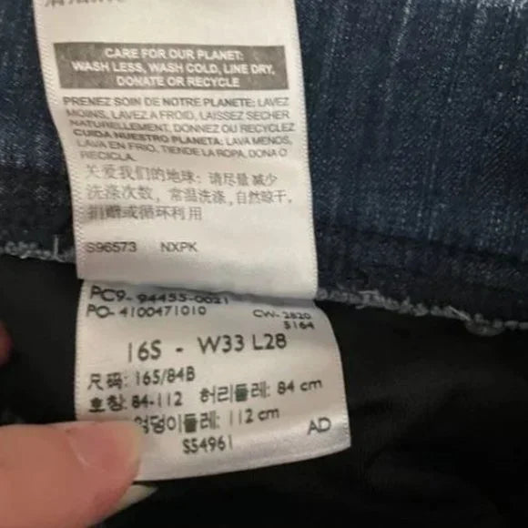 NWOT Levi's Signature Shaping Pull-On Skinny Jeans. Size 16S. Never Worn