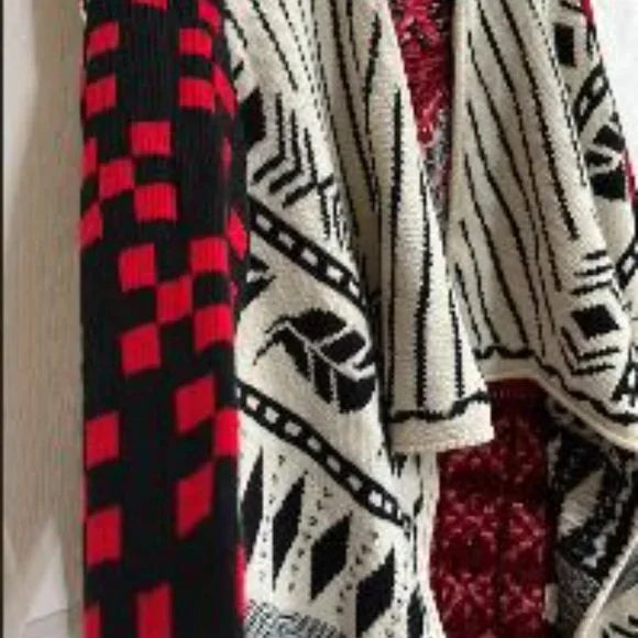 NWOT Francescas Red White Printed Long Sleeve Cardigan Sweater Medium Women's