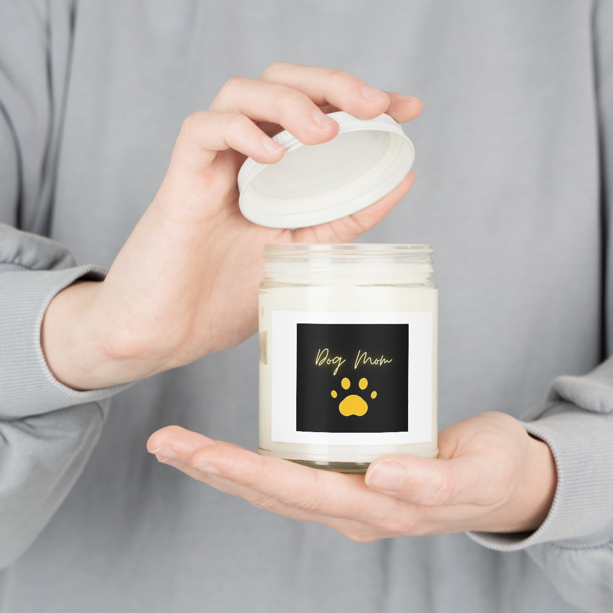 " Dog Mom " with Paw Design Scented Candles, 9oz Holiday Gift Birthday Gift Comfort Spice Scent, Sea Breeze Scent, Vanilla Bean Scent Home Decor