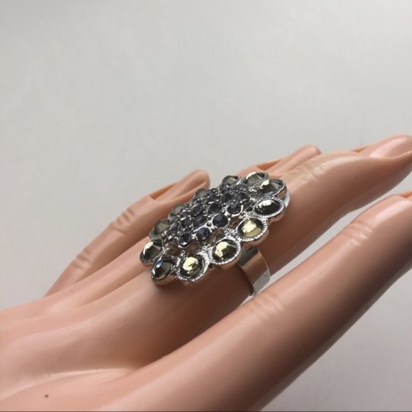 Brand-new big chunky adjustable ring π Fashion jewelry for women's & ladies. Round Shiny sparkling gemstones π. Women's Ladies Fashion Jewelry - Findsbyjune.com