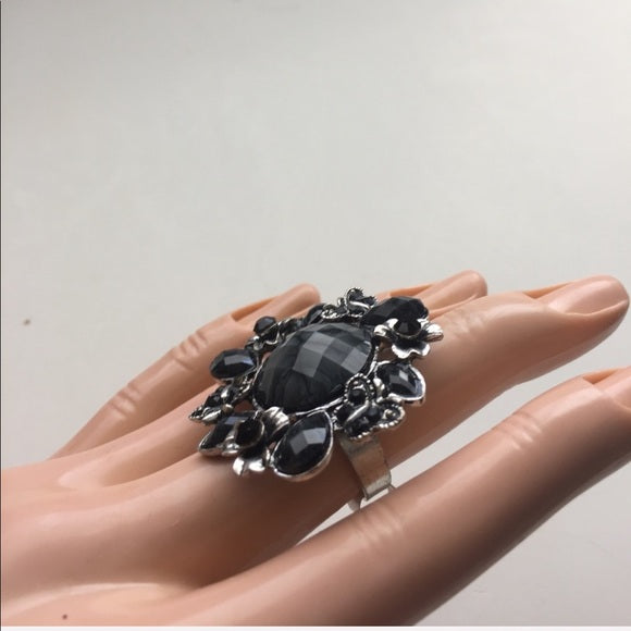 BRAND NEW BIG CHUNKY STATEMENT ADJUSTABLE RINGπ. Fashion Jewelry Women's Black gemstones π with floral flower πΊ design - Findsbyjune.com