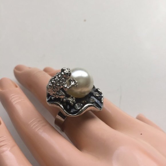 Brand-new big chunky adjustable ring π fashion jewelry. π pretty big white pearl in the middle with a frog πΈ design. - Findsbyjune.com