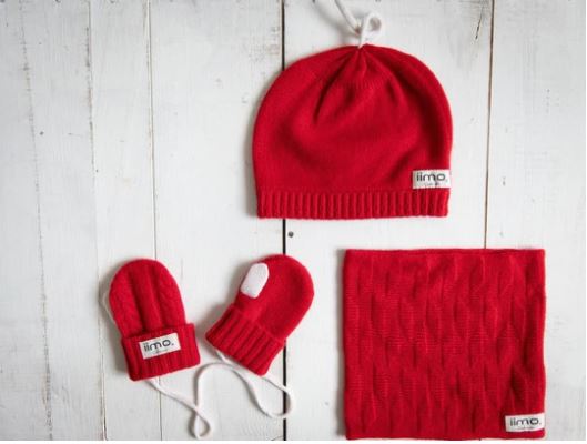 LIMITED EDITION CASHMERE COLLECTION INCLUDES A SCARF, HAT & GLOVES