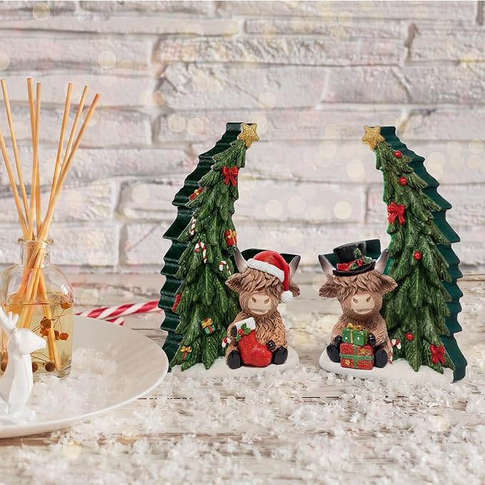 Yuntau 2 Pcs Christmas Highland Cow Figurines Decor with Christmas Tree