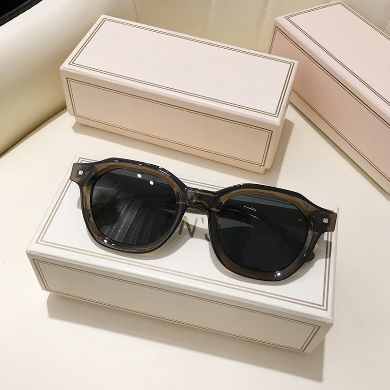 WHO CUTIE New Trendy Square Rectangle Sunglasses Vintage Women Brand Design Green Frame Yellow Lens Sun Glasses Men Shades UV400