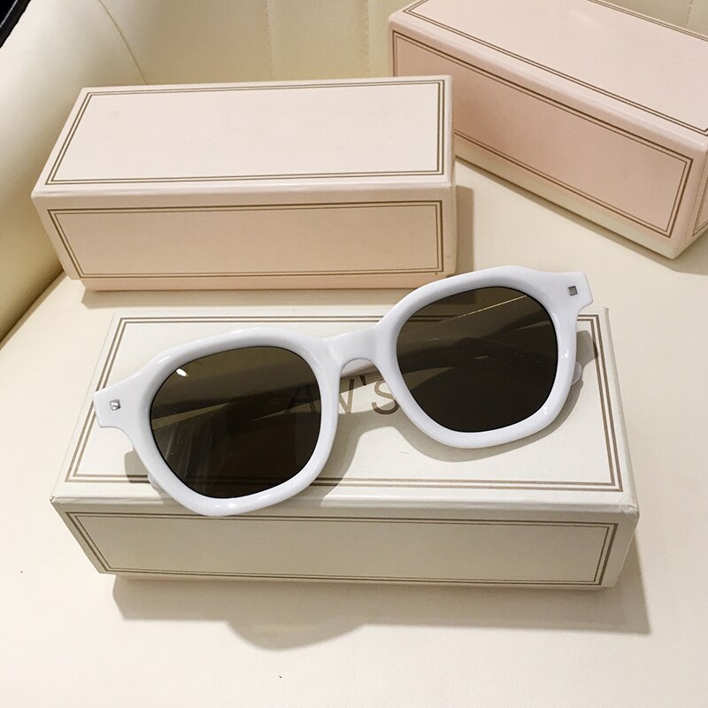 WHO CUTIE New Trendy Square Rectangle Sunglasses Vintage Women Brand Design Green Frame Yellow Lens Sun Glasses Men Shades UV400