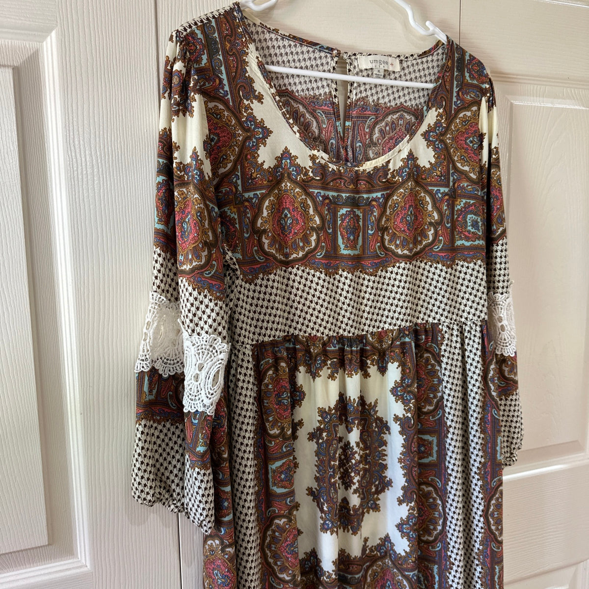 Umgee Women's Dress Xl Lace Long sleeve Tan White Blue Multi Color Comfortable