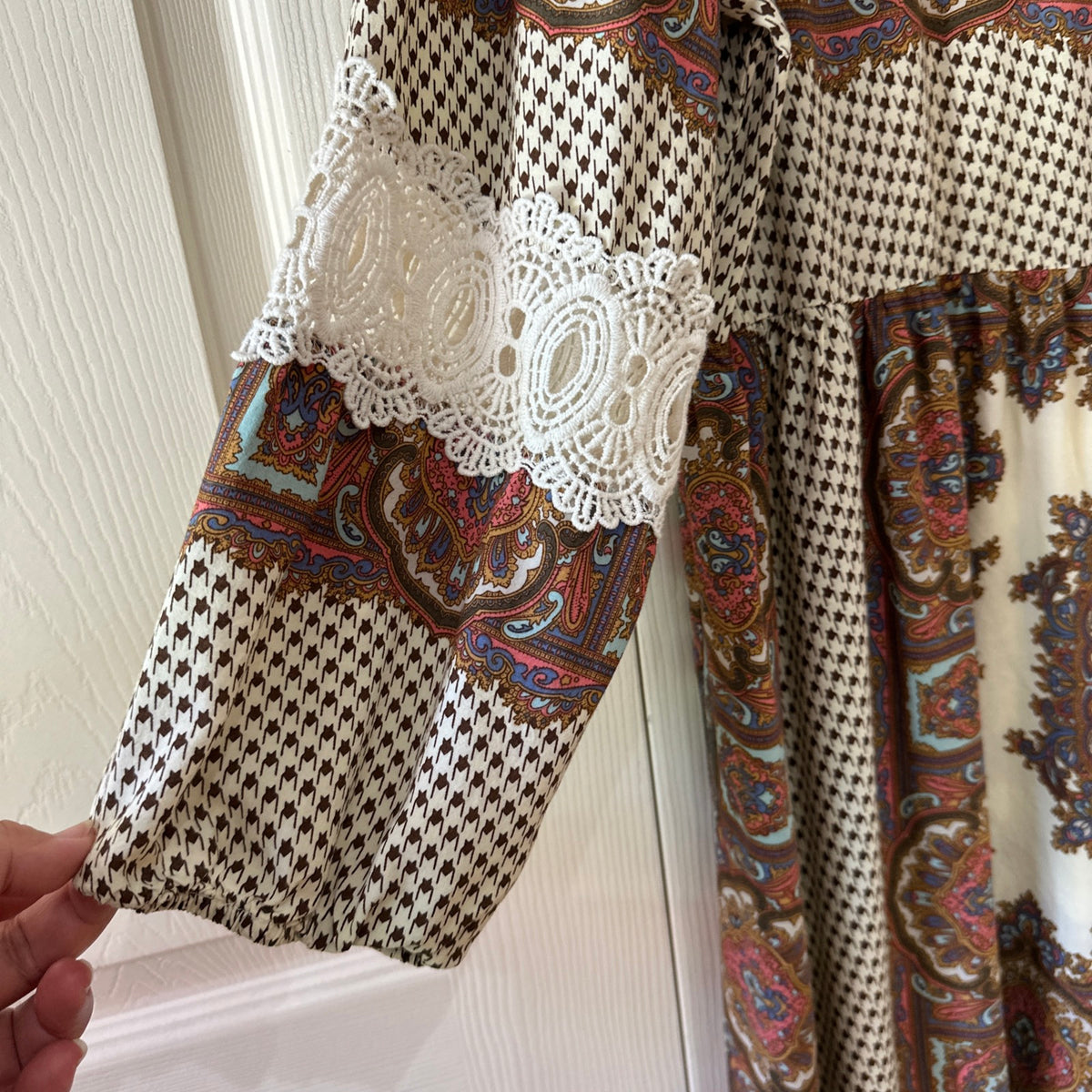 Umgee Women's Dress Xl Lace Long sleeve Tan White Blue Multi Color Comfortable