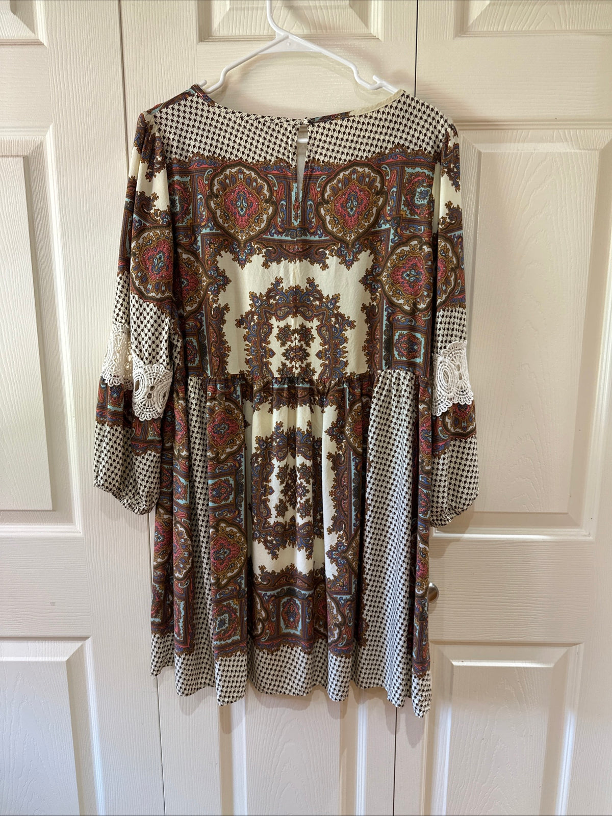 Umgee Women's Dress Xl Lace Long sleeve Tan White Blue Multi Color Comfortable