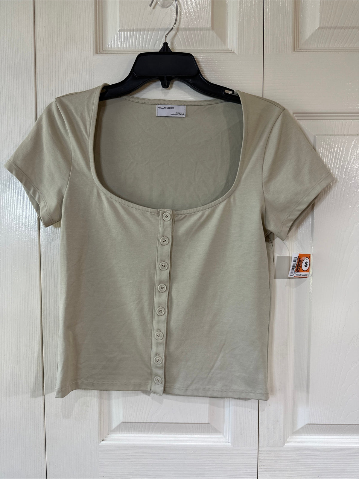 NWT Avalon Studio Tan Cream Woman's Top Size Small With Buttons Short Sleeve