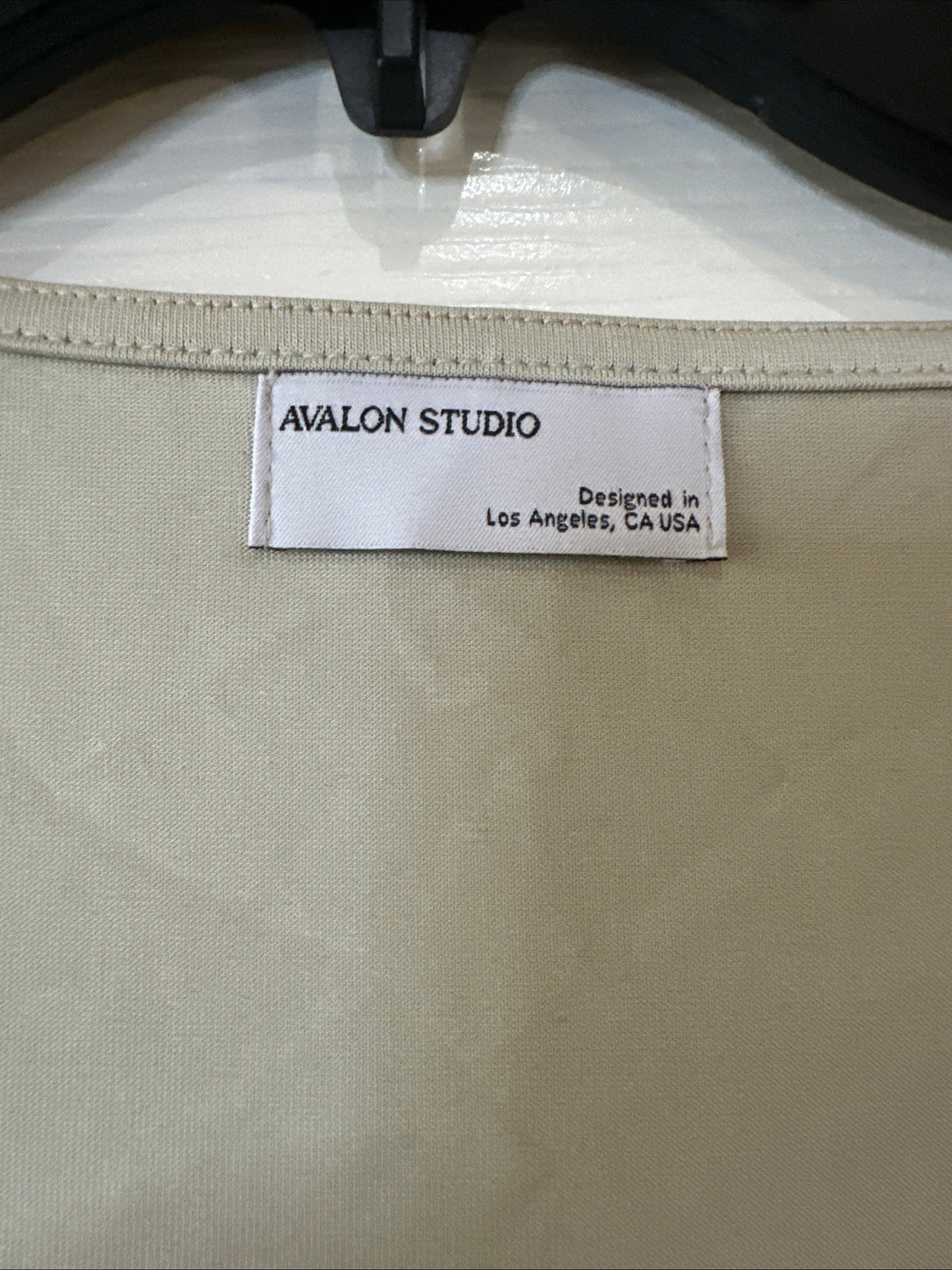 NWT Avalon Studio Tan Cream Woman's Top Size Small With Buttons Short Sleeve