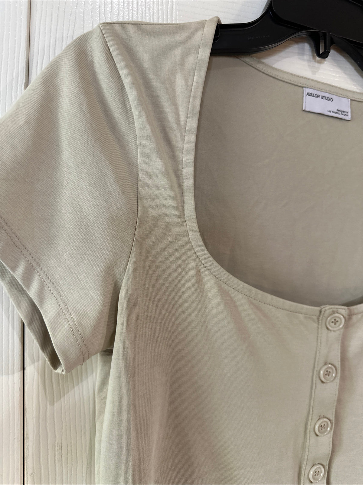 NWT Avalon Studio Tan Cream Woman's Top Size Small With Buttons Short Sleeve