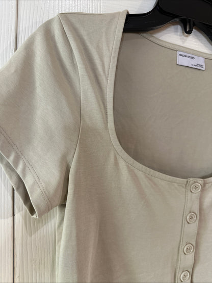 NWT Avalon Studio Tan Cream Woman's Top Size Small With Buttons Short Sleeve