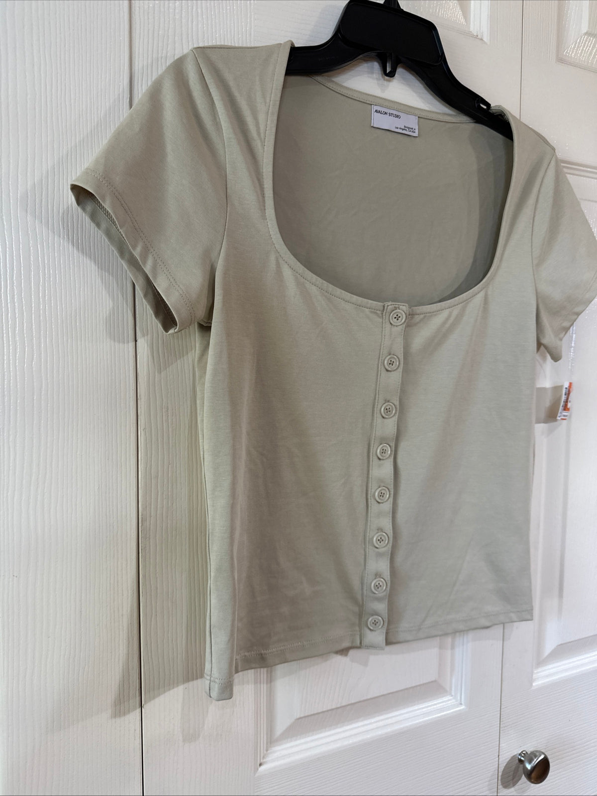 NWT Avalon Studio Tan Cream Woman's Top Size Small With Buttons Short Sleeve