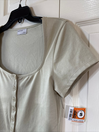NWT Avalon Studio Tan Cream Woman's Top Size Small With Buttons Short Sleeve