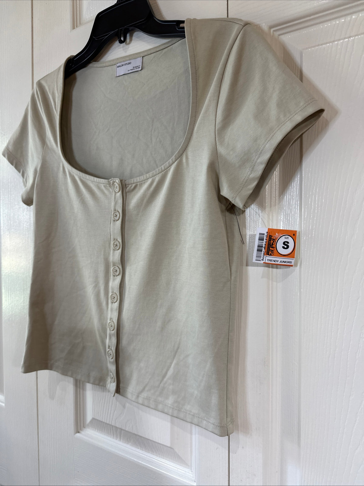 NWT Avalon Studio Tan Cream Woman's Top Size Small With Buttons Short Sleeve