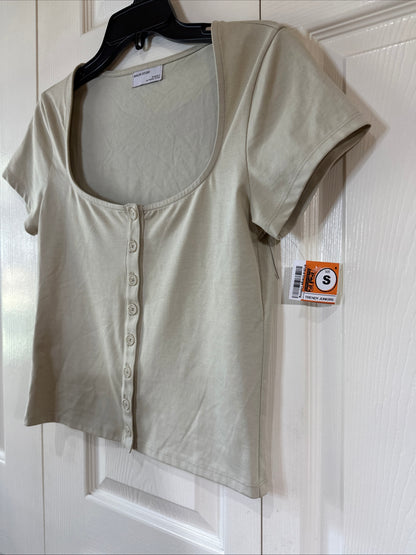 NWT Avalon Studio Tan Cream Woman's Top Size Small With Buttons Short Sleeve