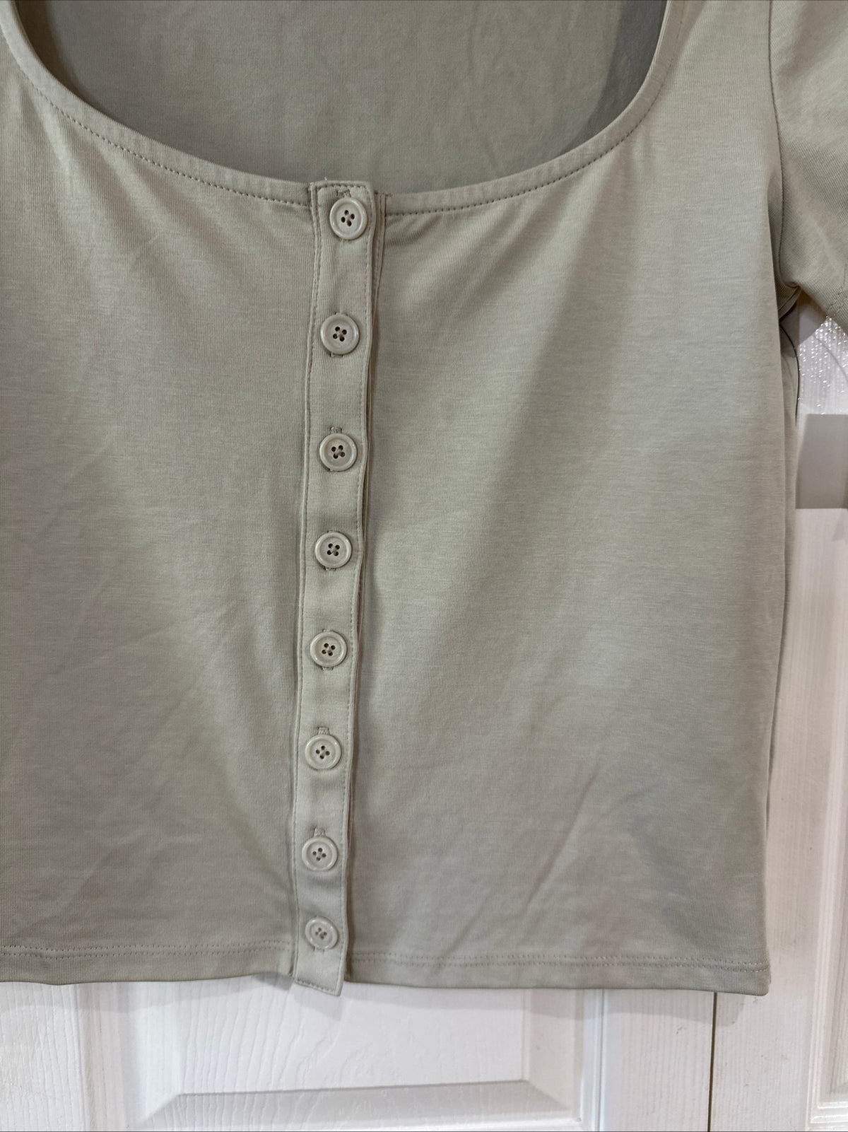 NWT Avalon Studio Tan Cream Woman's Top Size Small With Buttons Short Sleeve