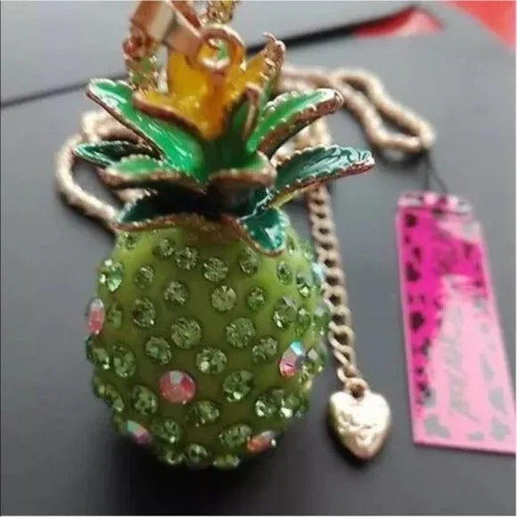 NWT‎ Pineapple 🍍 Crystal Rhinestone Necklace Charm Pendant Fashion Jewelry