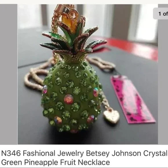 NWT‎ Pineapple 🍍 Crystal Rhinestone Necklace Charm Pendant Fashion Jewelry