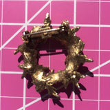 ⬇️ Metal‎ Wreath Design Brooch Pin with Gemstone