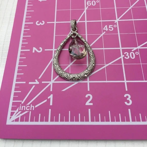 Brand New Pretty Drop Shiny Crystal Pendant Necklace. Women's Fashion Jewelry