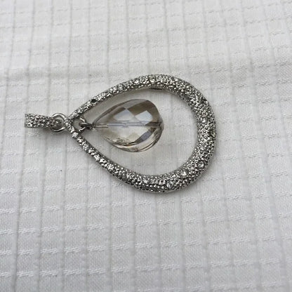 Brand New Pretty Drop Shiny Crystal Pendant Necklace. Women's Fashion Jewelry