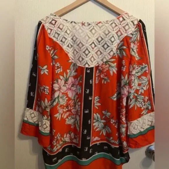 Olive Hill‎ Women’s Red Printed Blouse Top. Size Medium.