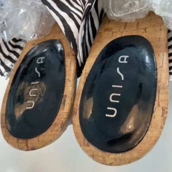 Unisa Size‎ 8 is very cute 🦓 zebra striped heels. Women's Fashion