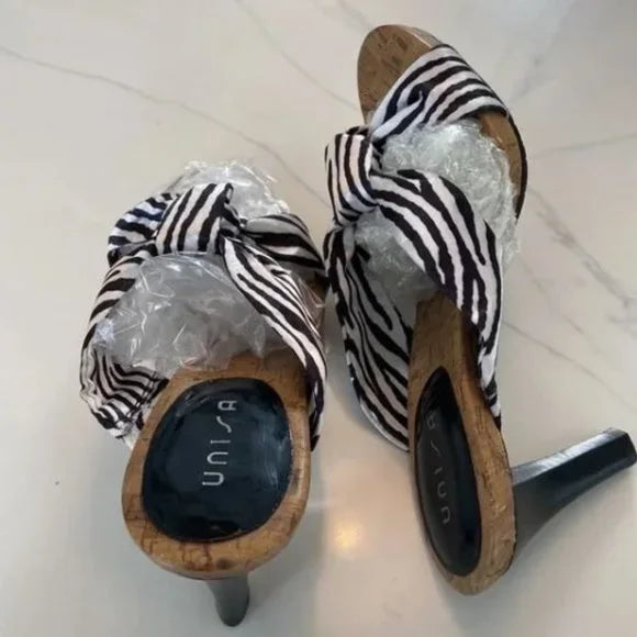 Unisa Size‎ 8 is very cute 🦓 zebra striped heels. Women's Fashion