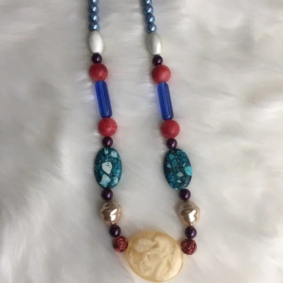 New Beverly Hills Blue White‎ Beaded Necklace. Women's Fashion