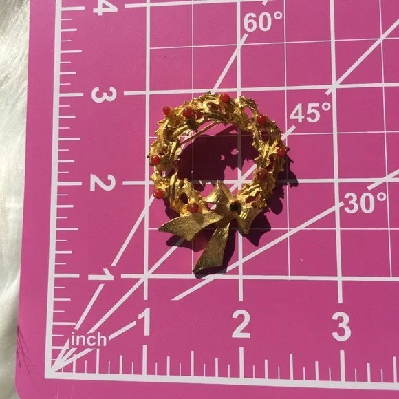 ⬇️ Gold Plated‎ Metal Christmas Wreath Brooch Pin