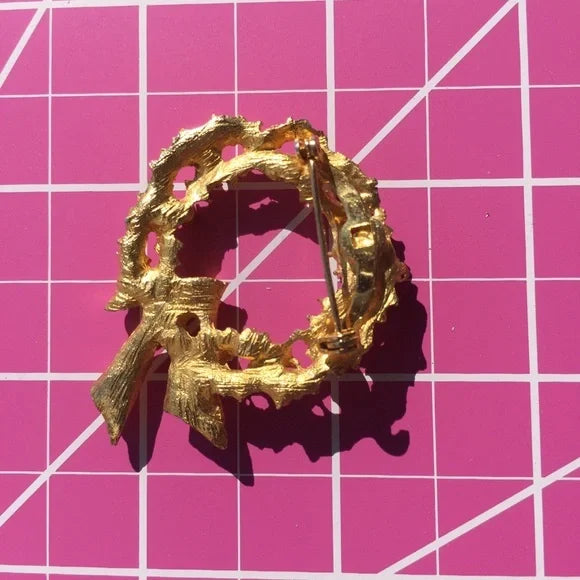 ⬇️ Gold Plated‎ Metal Christmas Wreath Brooch Pin