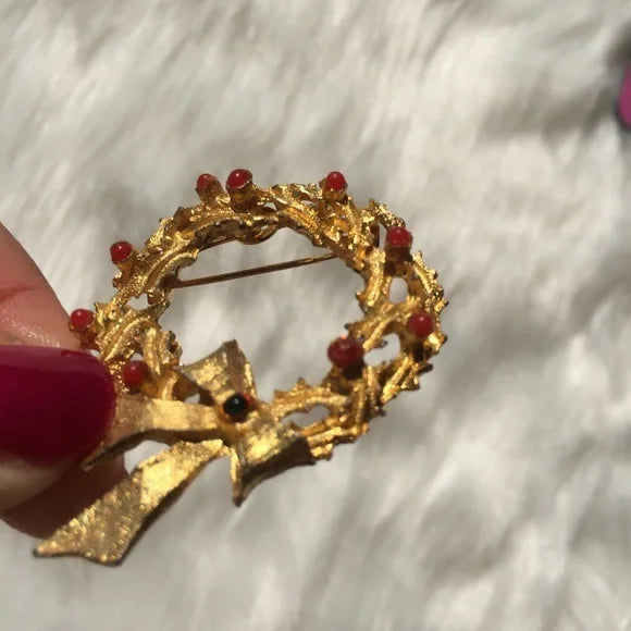 ⬇️ Gold Plated‎ Metal Christmas Wreath Brooch Pin