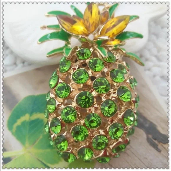 NWT New Huge Pineapple 🍍 Charm Necklace. Women's Fashion‎ Jewelry